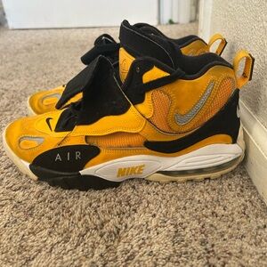 Nike Kids Black and Yellow Air Sneakers